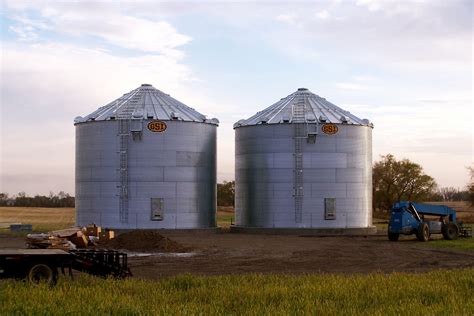 Griggs Dakota: Building a Grain Bin