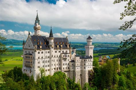 30 of the most beautiful European castles | loveexploring.com