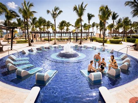 Barcelo Maya Palace Deluxe in Playa - Saving is Easy!