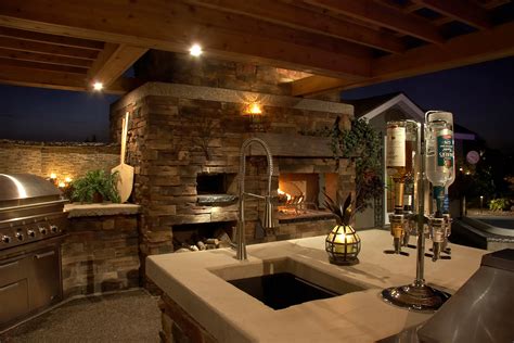 Outdoor Kitchens and Fireplaces - Bellaire Landscape Inc.