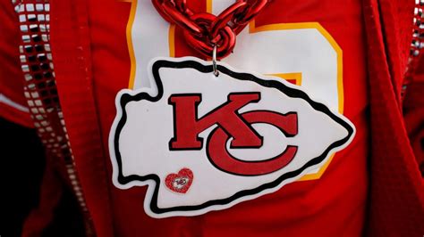 Native American advocates protest Kansas City Chiefs name ahead of ...