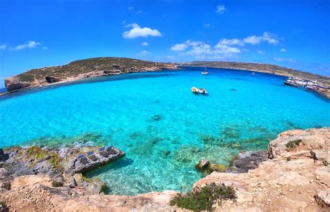 The Blue Lagoon - Comino, Malta. Only accessible by boat! [OC] : r/pics