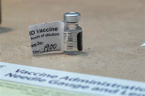 Kaiser’s healthcare workers in Woodland Hills begin vaccinations ...