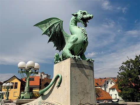 PHOTO: Dragon Bridge in Ljubljana, Slovenia