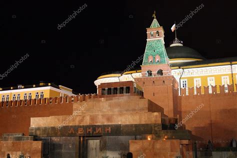 Lenin mausoleum on red square, Moscow – Stock Editorial Photo ...