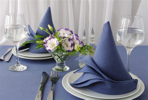 Table Napkin Folding | F Wall Decoration