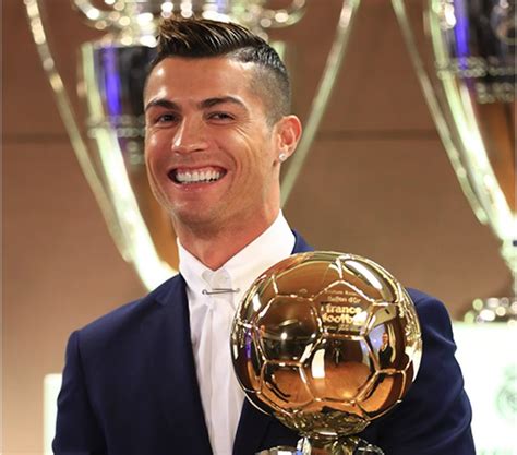 Oficial: Cristiano Ronaldo se lleva el Balón de Oro 2016 | Sopitas.com