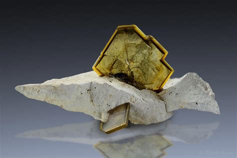 Baryte - Mineral Properties, Uses and Photos