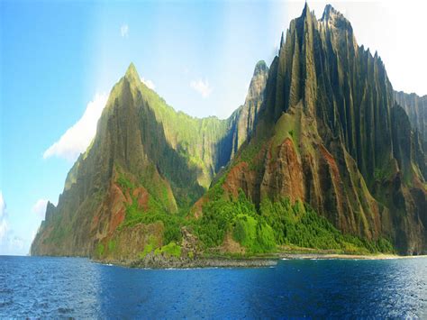 Picture of the Day: Jagged Cliffs of Na Pali » TwistedSifter