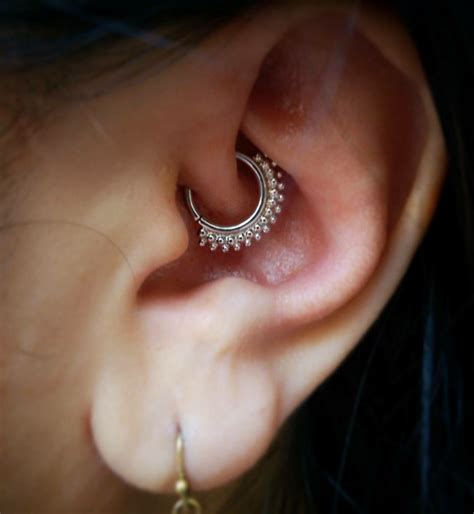 Daith Piercing [50 Ideas]: Pain Level, Healing Time, Cost, Experience ...