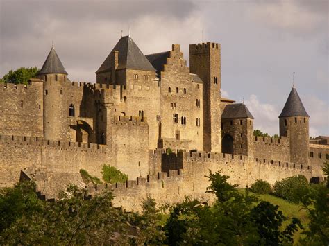 Brief History of French Castles over time | Outstanding holidays