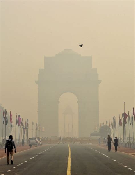 Delhi turns 'gas chamber' as it facing worst smog in 17 years - Rediff ...