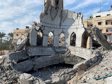 Gaza’s Great Omari Mosque in ruins after Israeli bombing, Hamas says ...