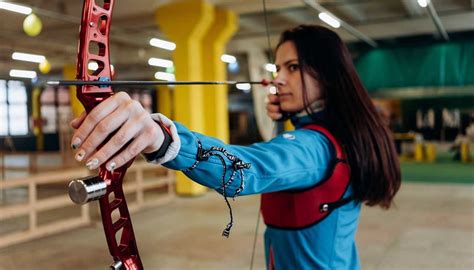 Longbow vs Crossbow: Comparing Two Ancient Ranged Weapons