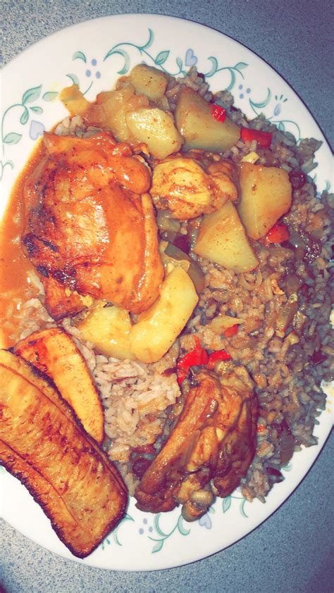 Rice & beans with stewed chicken & potatoes with fried plantain 💭 : r ...