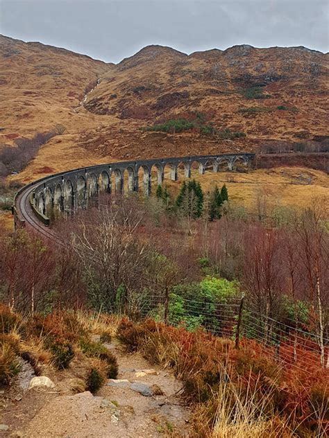 Glenfinnan Viaduct Viewpoint (2024 Train, Photos & Walk Guide)