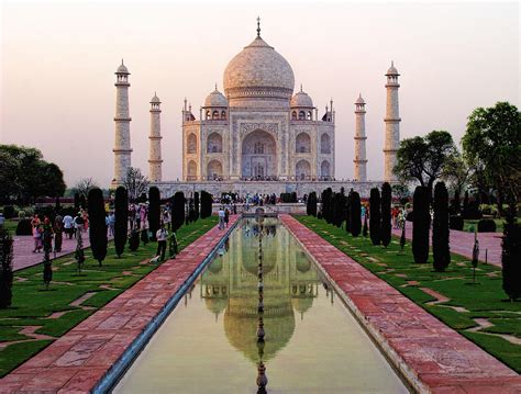 Taj Mahal Refection Centered Photograph by Linda Phelps - Pixels