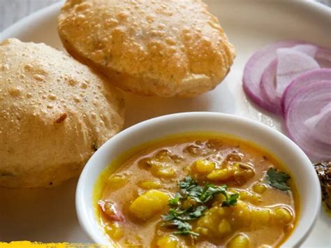 Puri Bhaji Recipe: कुछ स्‍पेशल खाने का मन है तो बनाएं पूरी भाजी, देखें ...