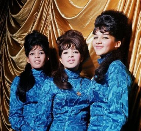 10 Best The Ronettes Songs of All Time - Singersroom.com