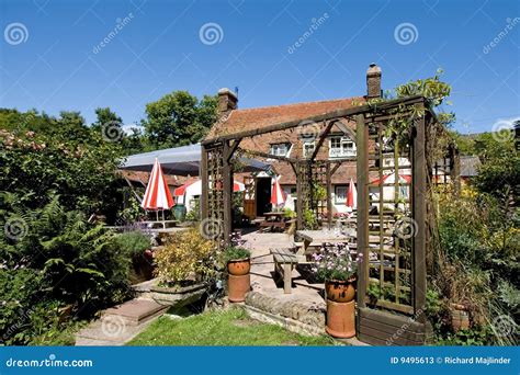 Traditional English Pub Garden Stock Photos - Image: 9495613