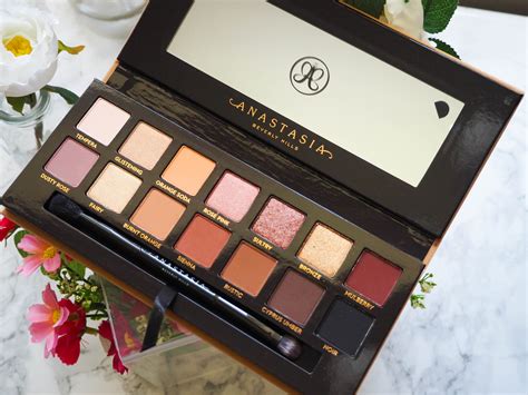 Anastasia Beverly Hills Soft Glam Eyeshadow Palette Review - Beauty Geek UK