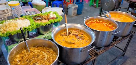 Where to Eat? The Top 10 Chiang Mai Street Food Dishes! – I am Aileen