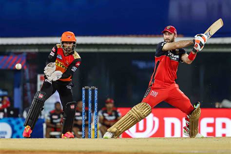 Glenn Maxwell lifts RCB to 149/8 against SRH