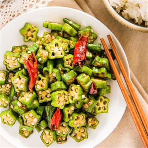 Four-Ingredient Okra Stir-fry - Omnivore's Cookbook