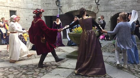 Medieval dance teaching - YouTube