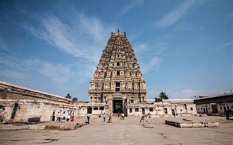 Virupaksha Temple, Hampi - Timing, History & Photos