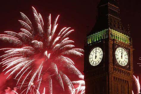 London welcomes the New Year with a bang as thousands line Thames for ...