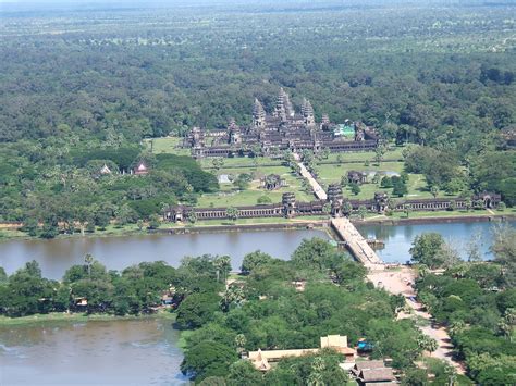 Another aerial view of the Angkor Wat temple- it's pretty … | Flickr