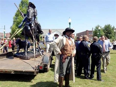 Bass Reeves Statue Arrives In Fort Smith