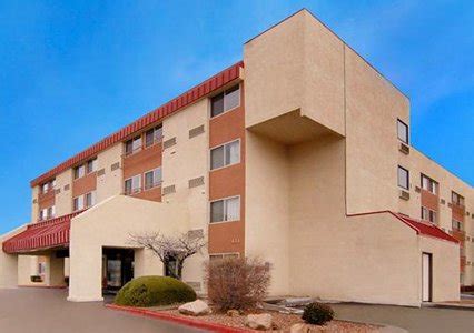 Pet Friendly Hotels in Albuquerque, New Mexico accepting Dogs and Cats