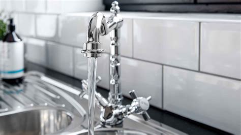 A Buyer's Guide To Types of Kitchen Faucets for Your Kitchen Sink