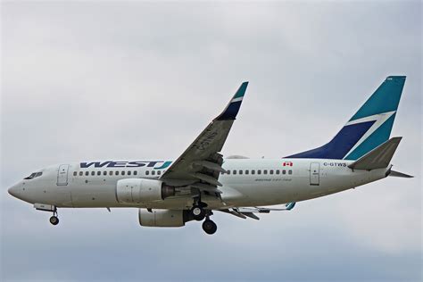 C-GTWS: WestJet Boeing 737-700 (At Toronto Pearson Airport)