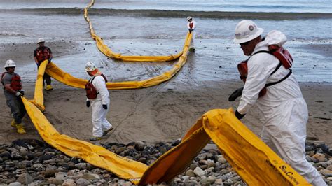 Workers cleaning up oil spill on California beaches by hand | Fox News