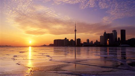 Toronto Sunset: A Majestic Spectacle of Nature - WOW-MAPLE