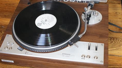 VINTAGE SOUND: Pioneer PL-530 Turntable