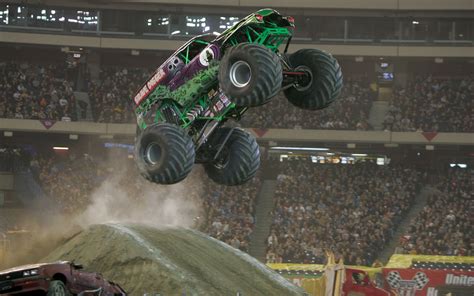 Grave Digger Monster Truck Wallpaper (54+ images)