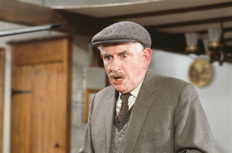 Robert Fyfe dead: Last of the Summer Wine actor dies aged 90 | Metro News