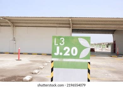 Yia Airport Parking Tempat Parkir Mobil Stock Photo 2196554079 ...