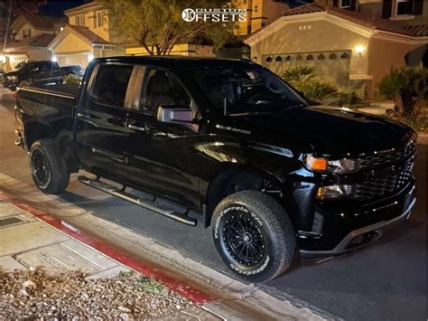 2022 Chevrolet Silverado 1500 with 17x9 -12 KMC Km547 and 285/70R17 ...