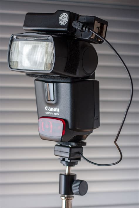 How To Mount Your Wireless Off-Camera Flash | Simon Pow