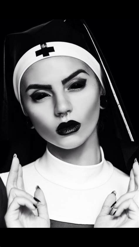 Pin by jesus roque on BEATRIZ MARIANO PHOTOGRAPHY | Nuns, Dark ...