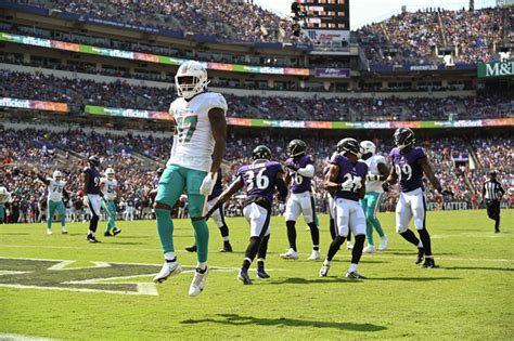 Miami Dolphins WR Jaylen Waddle Keeps Delivering - Sports Illustrated ...