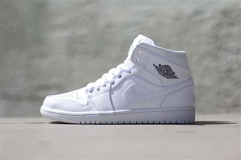 Air Jordan 1 Mid White/White | HYPEBEAST