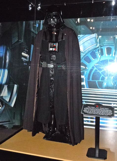 Hollywood Movie Costumes and Props: Iconic Darth Vader costume from ...