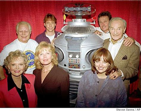 Actor who played robot on 'Lost in Space' dies