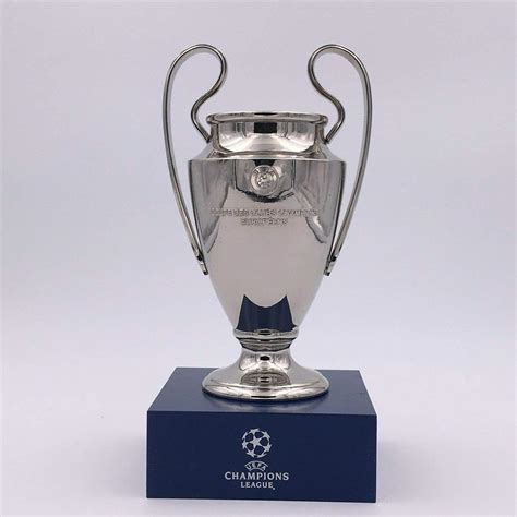 UEFA Champions League Trophy 150mm with Podest: Amazon.co.uk: Sports ...